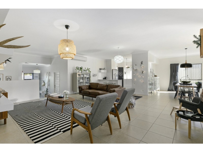 18 Crows Ash Place, Kuluin QLD 4558