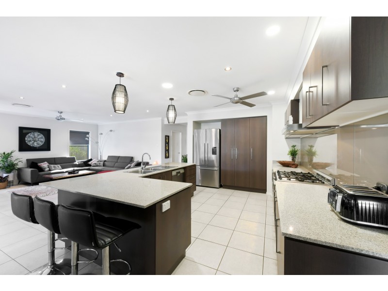 33 Frogmouth Circuit, Mountain Creek QLD 4557