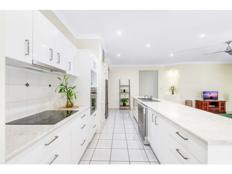 30 Samuel Place, Mooloolah Valley QLD 4553
