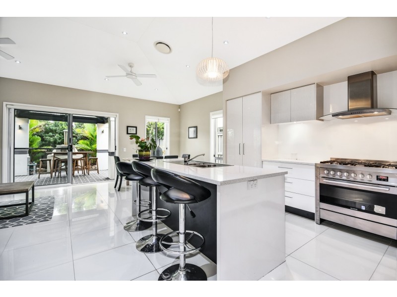 8 Feather Court, Birtinya QLD 4575