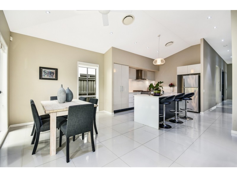 8 Feather Court, Birtinya QLD 4575