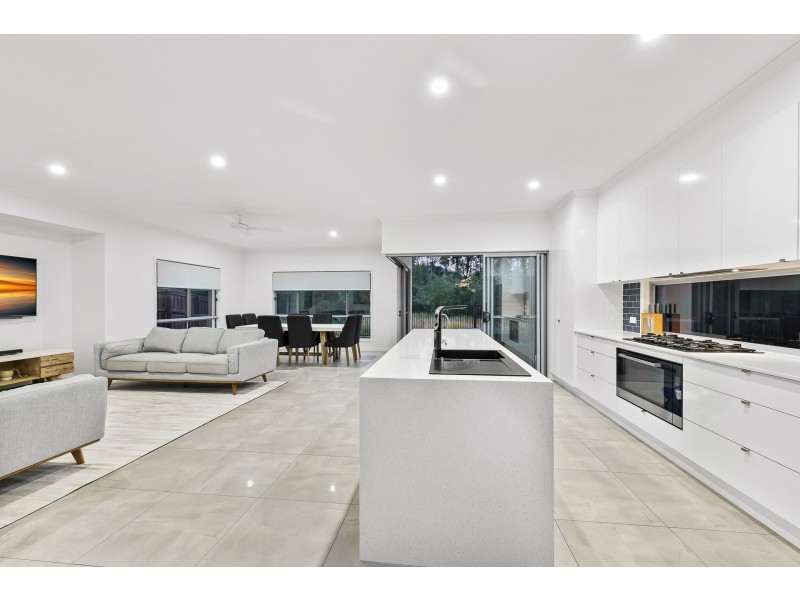 6 Creekside Circuit, Nambour QLD 4560