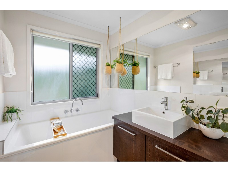 1-3 Bernhardt Place, Ninderry QLD 4561