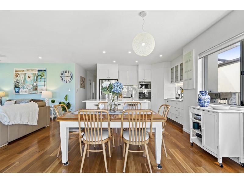 21 Cocos Court, Kawana Island QLD 4575