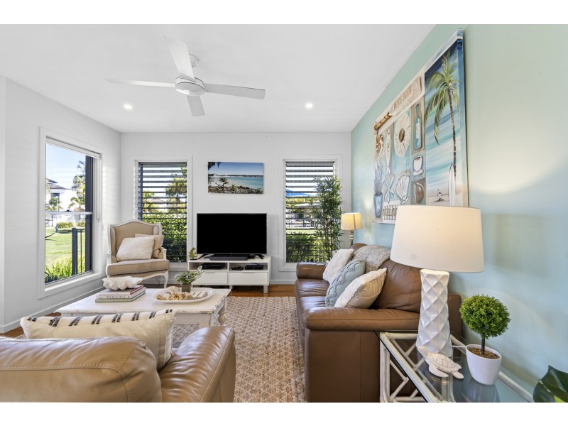 21 Cocos Court, Kawana Island QLD 4575