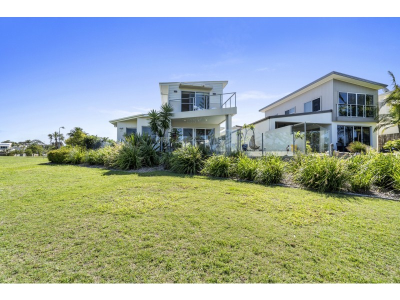 21 Cocos Court, Kawana Island QLD 4575