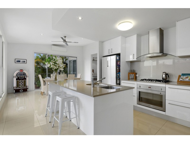 12 Panama Court, Kawana Island QLD 4575