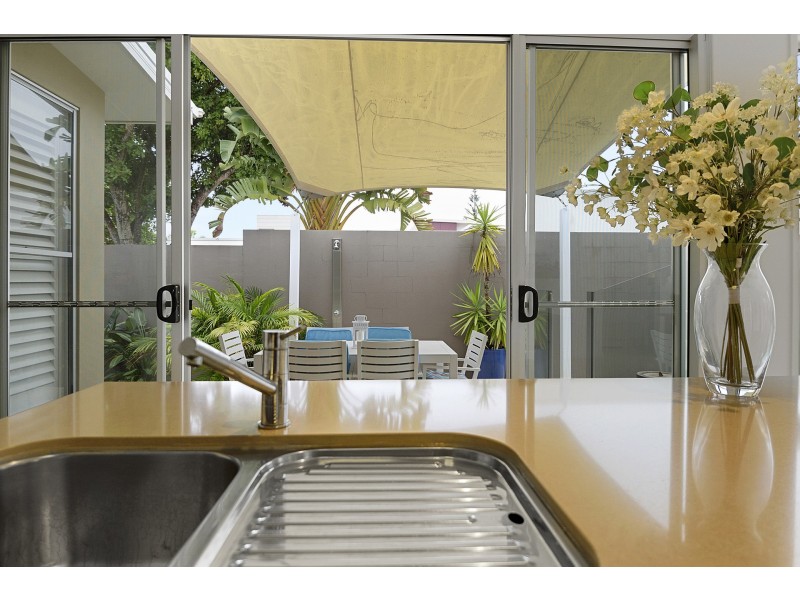 12 Panama Court, Kawana Island QLD 4575