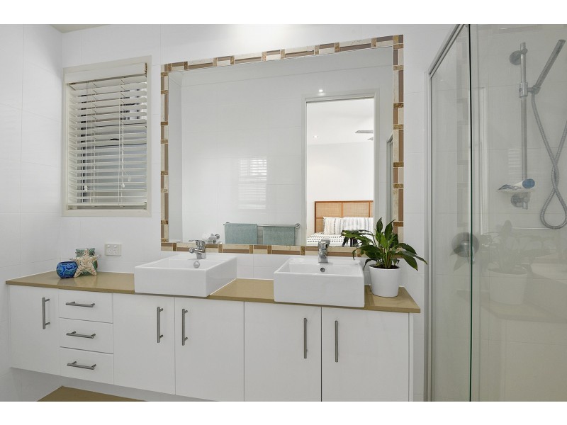 12 Panama Court, Kawana Island QLD 4575