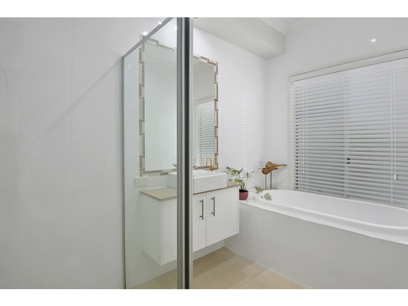 12 Panama Court, Kawana Island QLD 4575