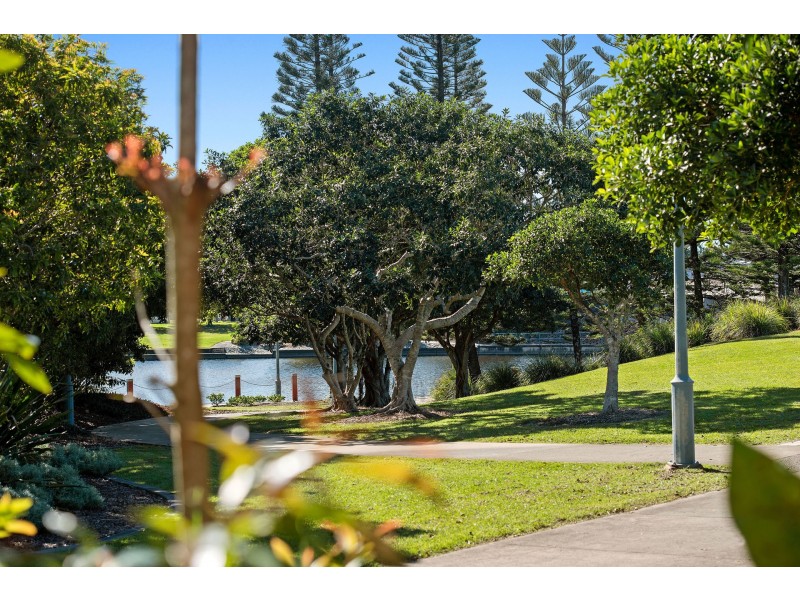 14 Mykonos Court, Kawana Island QLD 4575