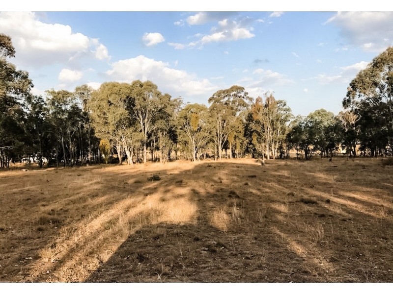 21 Railway Terrace, Crows Nest QLD 4355