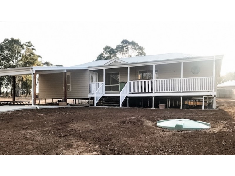 21 Railway Terrace, Crows Nest QLD 4355