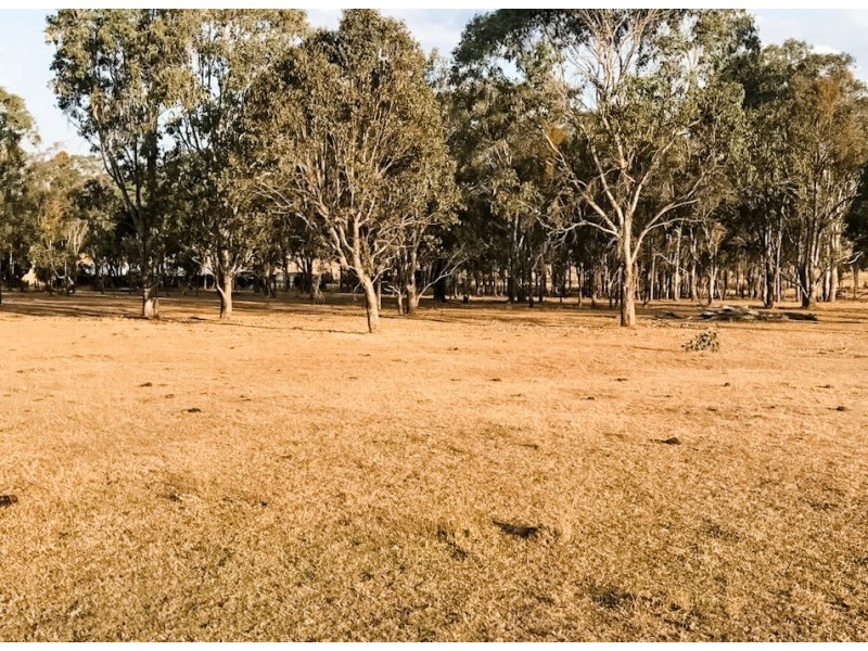 21 Railway Terrace, Crows Nest QLD 4355