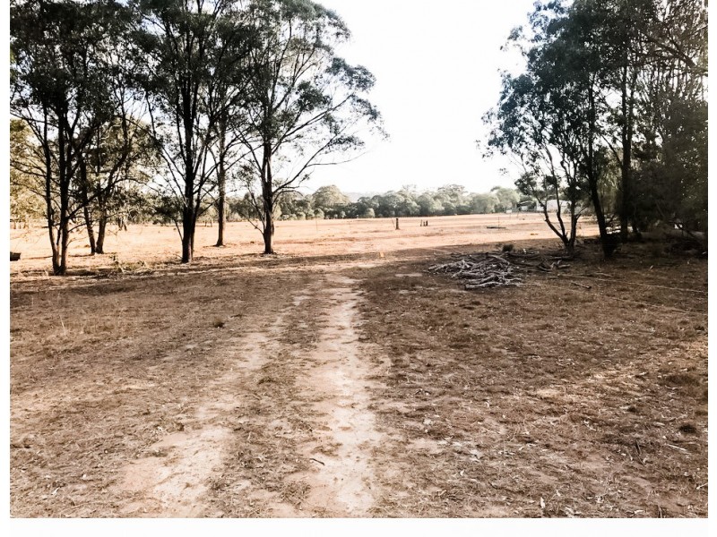 21 Railway Terrace, Crows Nest QLD 4355