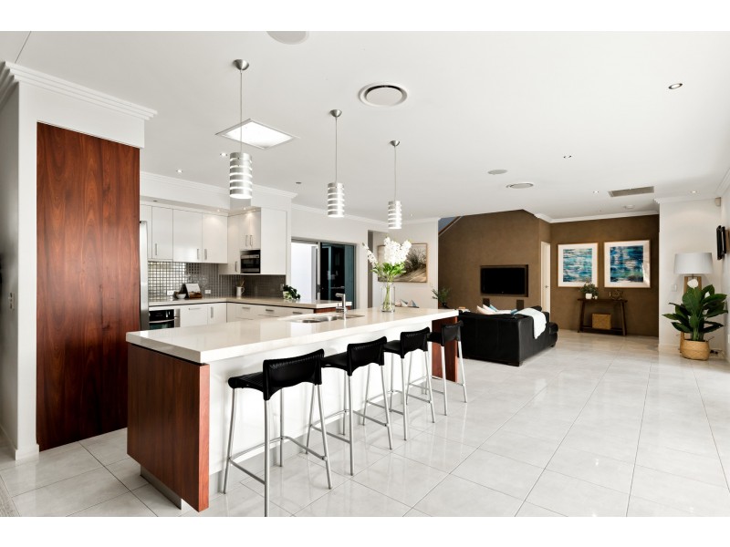 10 Cuba Court, Kawana Island QLD 4575