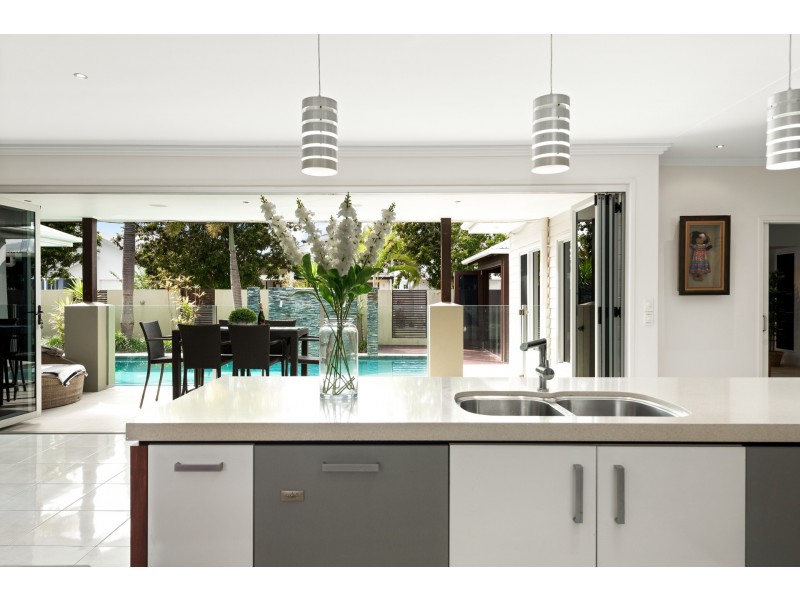 10 Cuba Court, Kawana Island QLD 4575