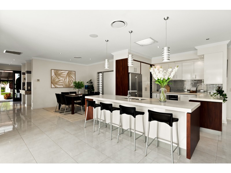 10 Cuba Court, Kawana Island QLD 4575
