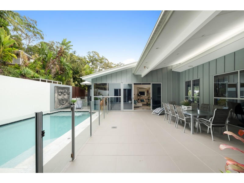 8 Hillside Court, Little Mountain QLD 4551