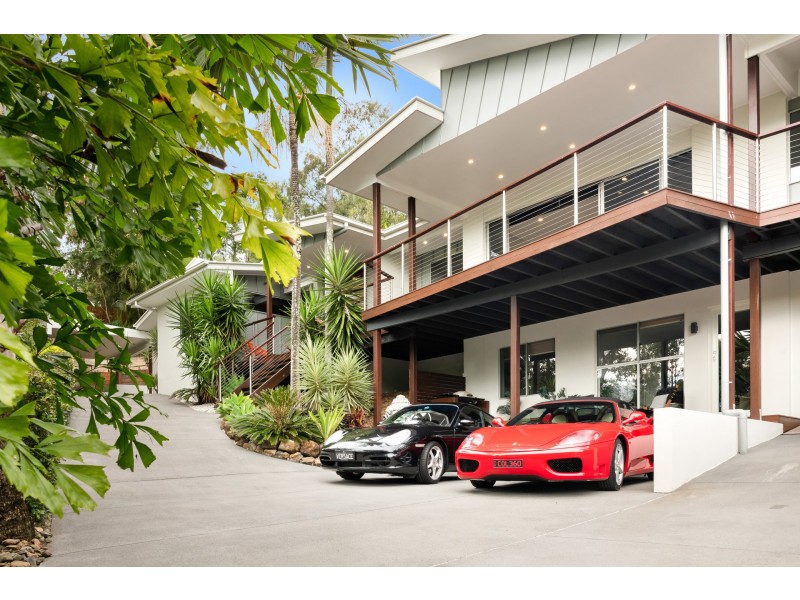 8 Hillside Court, Little Mountain QLD 4551