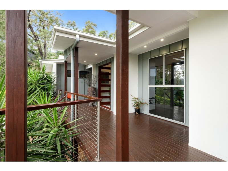 8 Hillside Court, Little Mountain QLD 4551