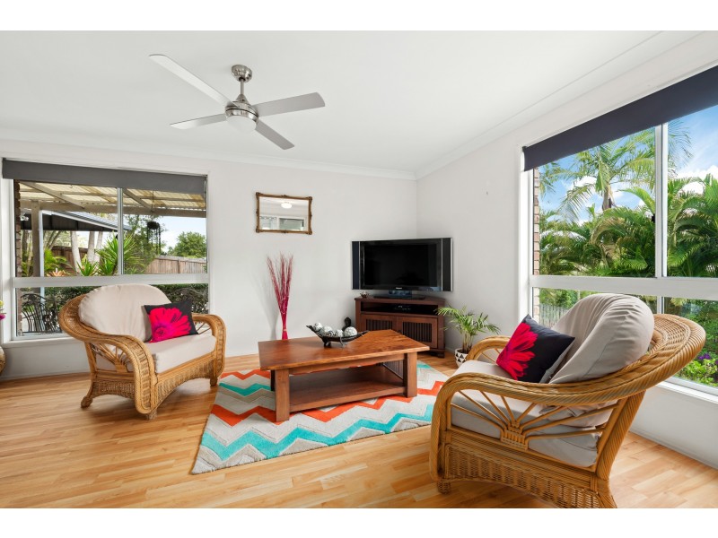 1 Holyn Close, Woombye QLD 4559