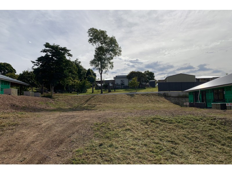 18 Excalibur Crescent, Southside QLD 4570