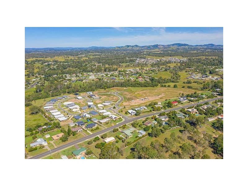 18 Excalibur Crescent, Southside QLD 4570