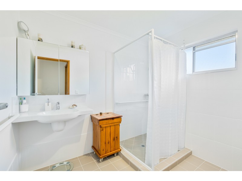 1 Casuarina Court, Highworth QLD 4560