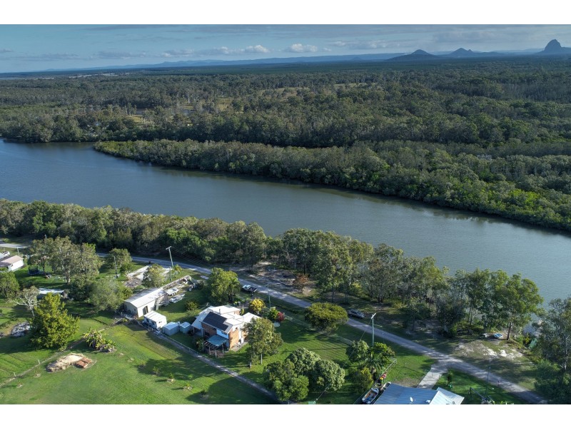17 The Esplanade, Coochin Creek QLD 4519