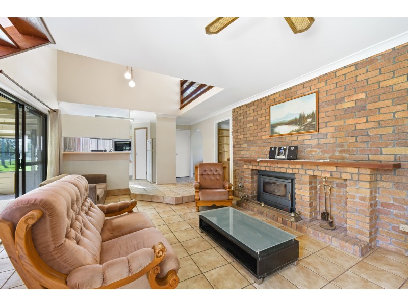 17 The Esplanade, Coochin Creek QLD 4519