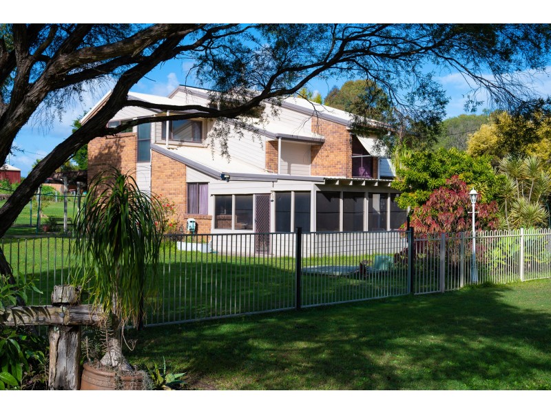 17 The Esplanade, Coochin Creek QLD 4519