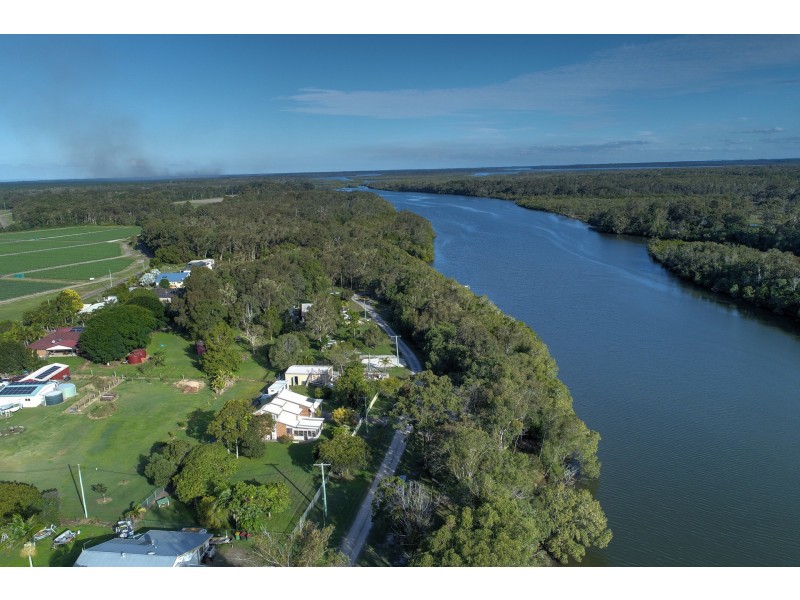 17 The Esplanade, Coochin Creek QLD 4519