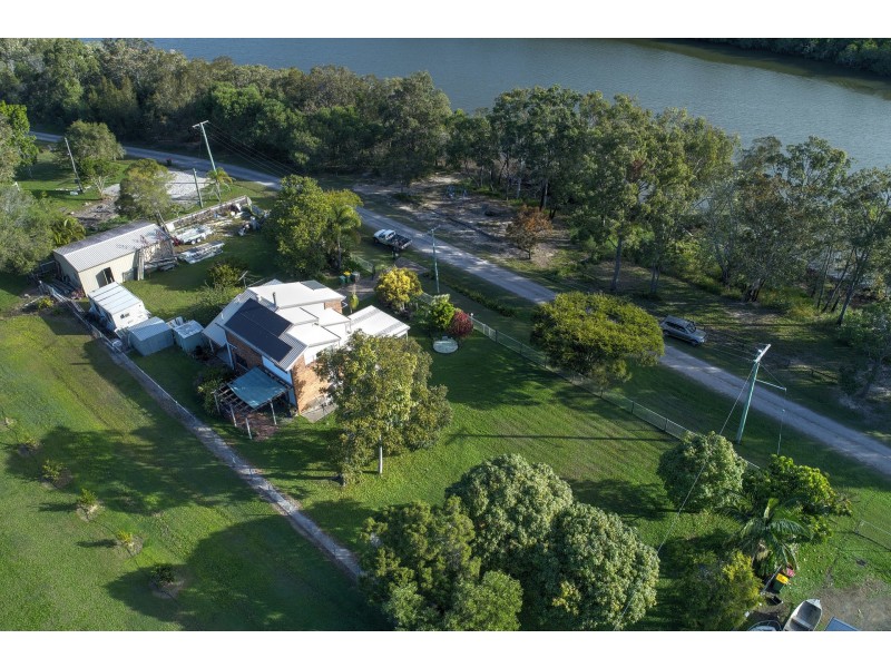 17 The Esplanade, Coochin Creek QLD 4519
