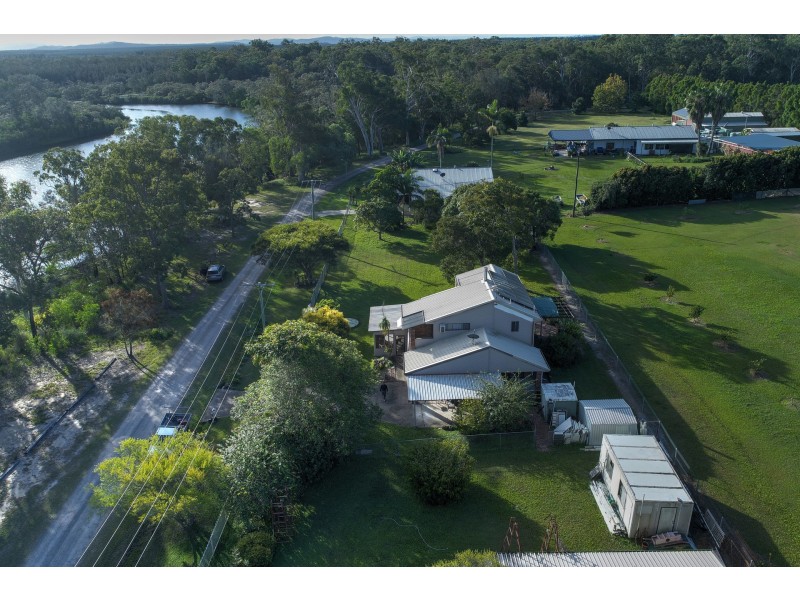 17 The Esplanade, Coochin Creek QLD 4519