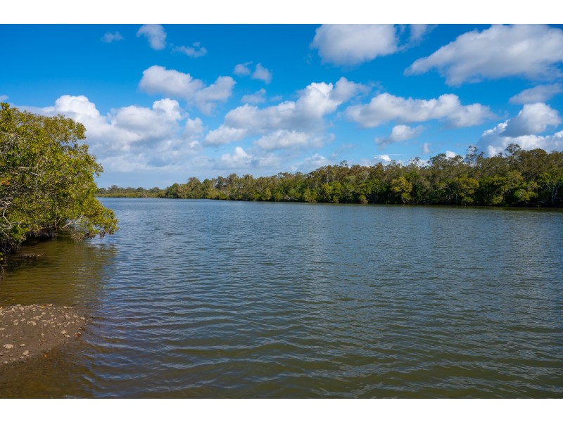 17 The Esplanade, Coochin Creek QLD 4519