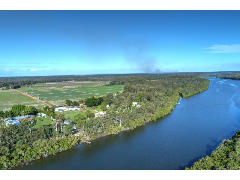 17 The Esplanade, Coochin Creek QLD 4519