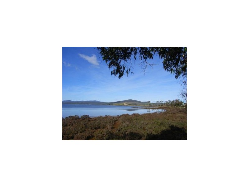 220 Bay Road, Boomer Bay TAS 7177