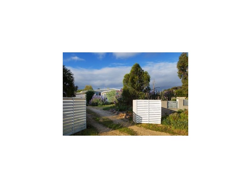5 Erle Street West, Carlton River TAS 7173