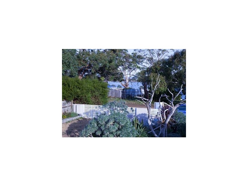 5 Erle Street West, Carlton River TAS 7173