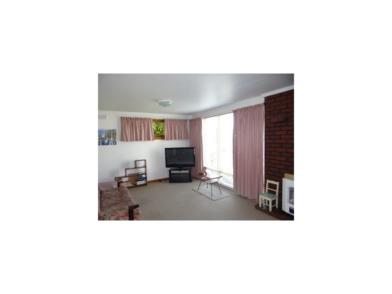 2 Fenwick Cres, Derwent Park TAS 7009