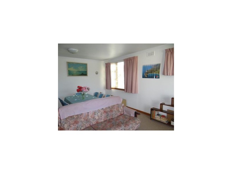 2 Fenwick Cres, Derwent Park TAS 7009