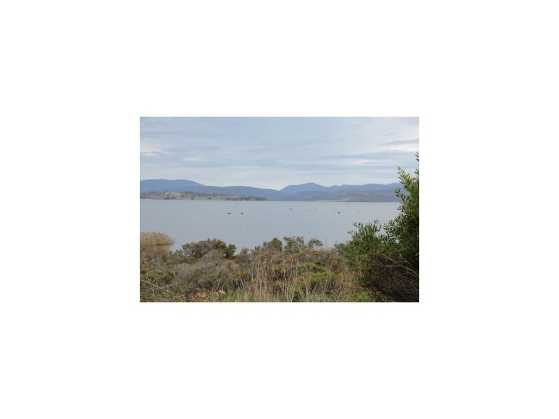220a Bay Road, Boomer Bay TAS 7177