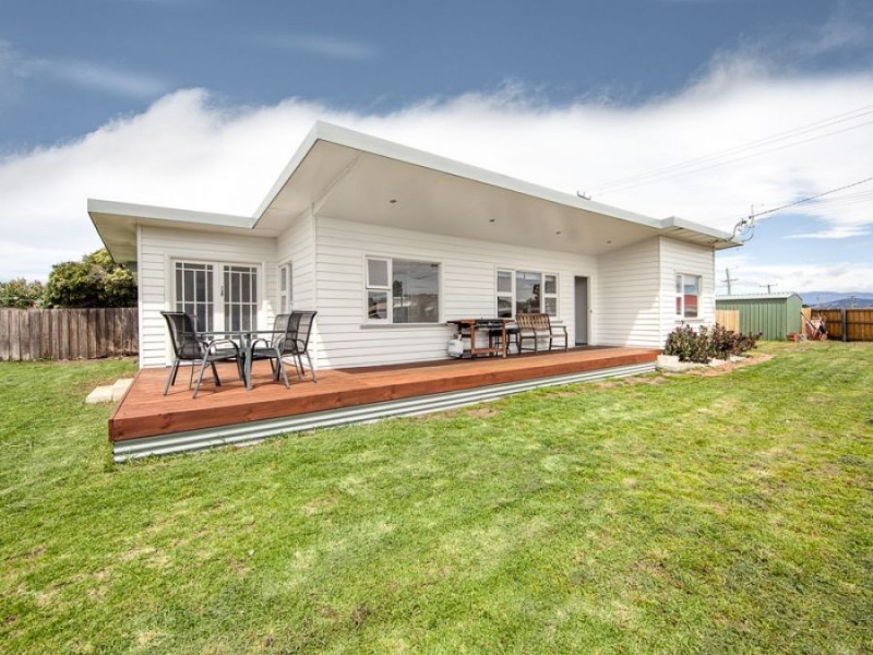 15 First Avenue, Midway Point TAS 7171