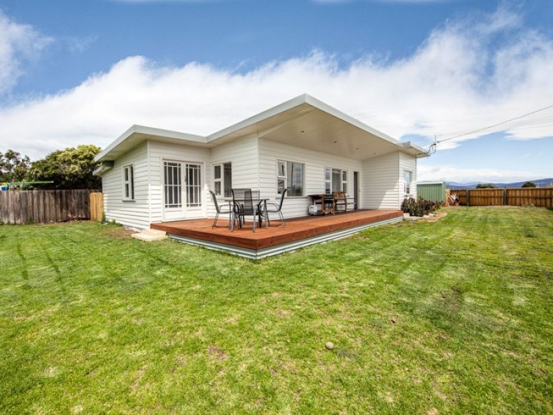 15 First Avenue, Midway Point TAS 7171