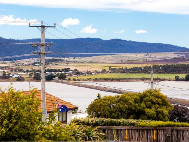 15 First Avenue, Midway Point TAS 7171