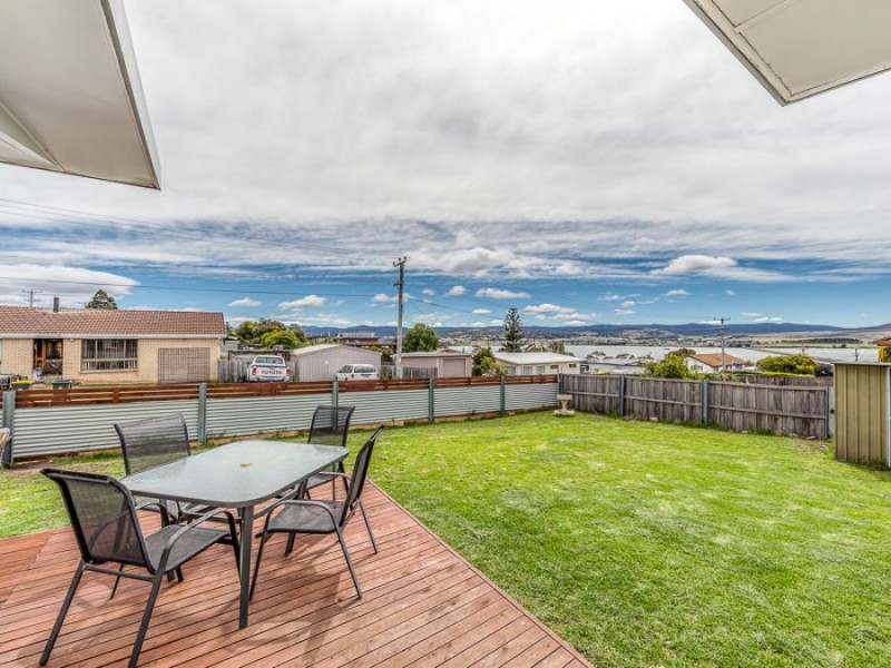 15 First Avenue, Midway Point TAS 7171