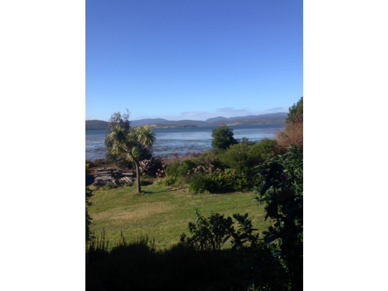 220 Bay Road, Boomer Bay TAS 7177