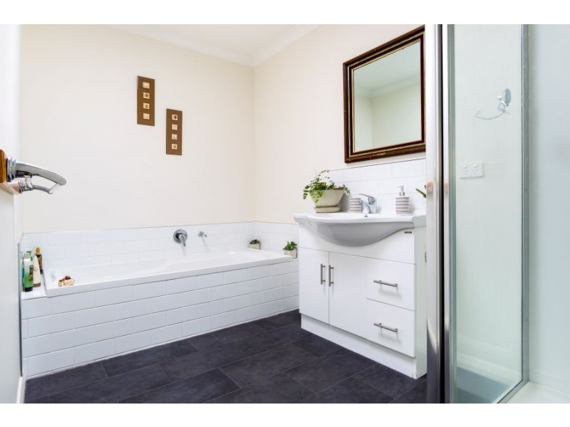 2/5 Northsun Place, Midway Point TAS 7171