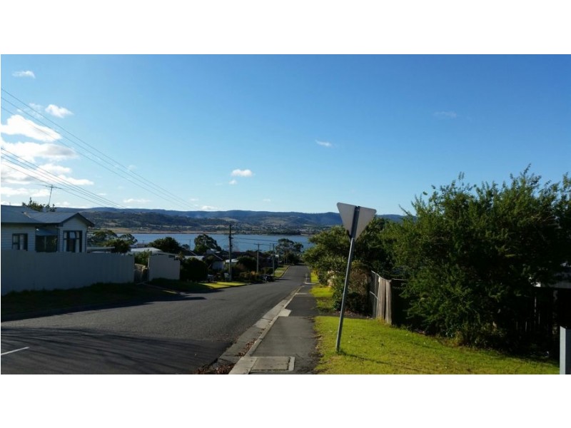 37 First Avenue, Midway Point TAS 7171